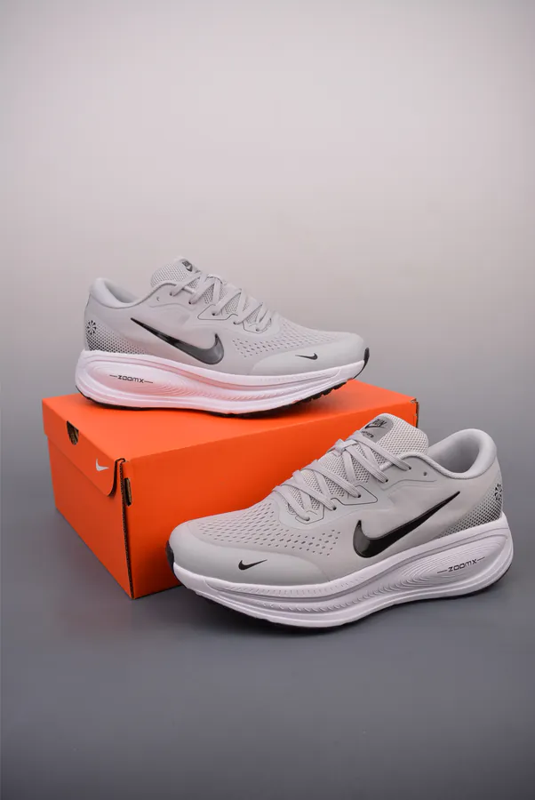 Nike Air Zoom Vomero 18X Premium Running Shoes