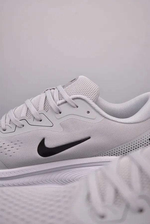Nike Air Zoom Vomero 18X Premium Running Shoes