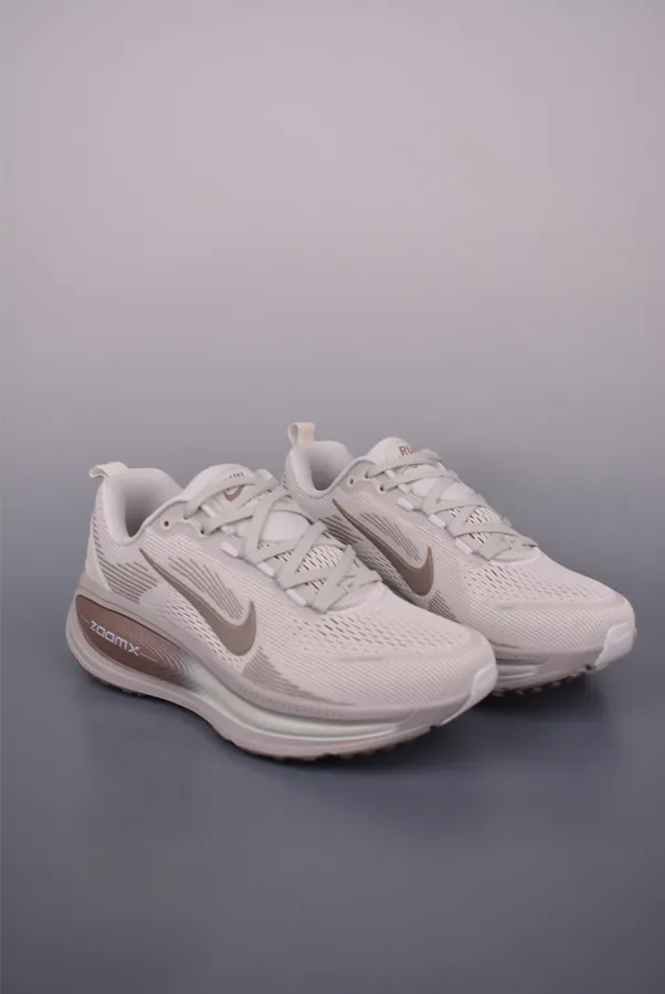 Nike Air Zoom Vomero 18 Premium Running Shoes