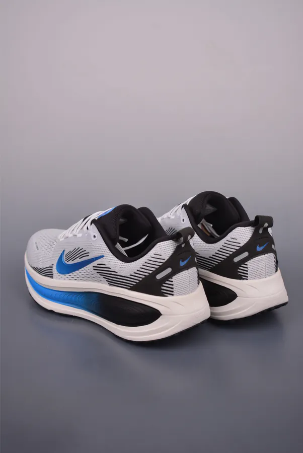 Nike Air Zoom Vomero 18 Premium Running Shoes