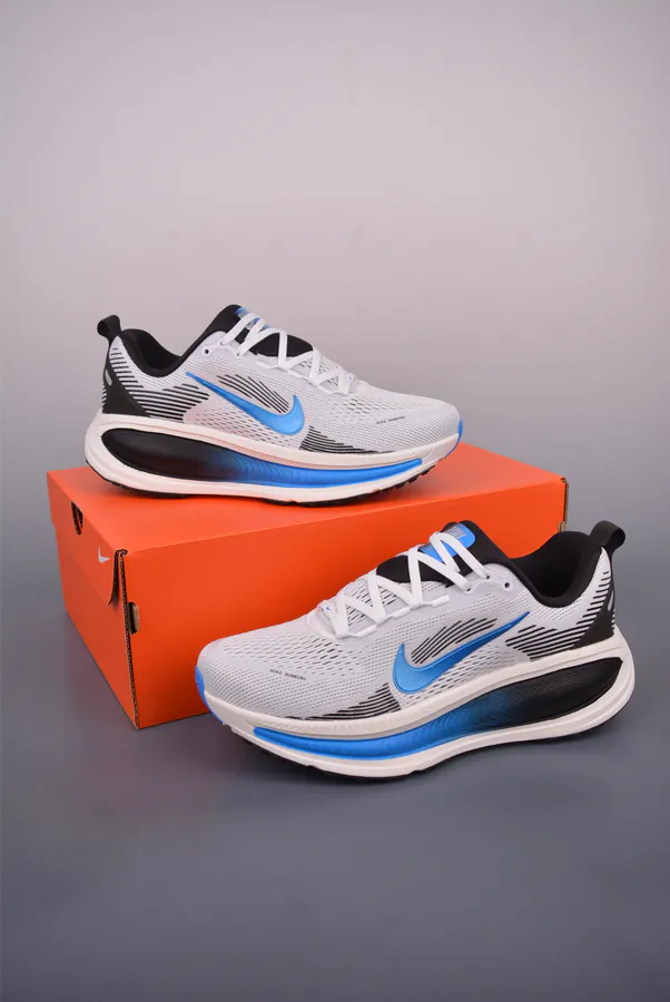 Nike Air Zoom Vomero 18 Premium Running Shoes