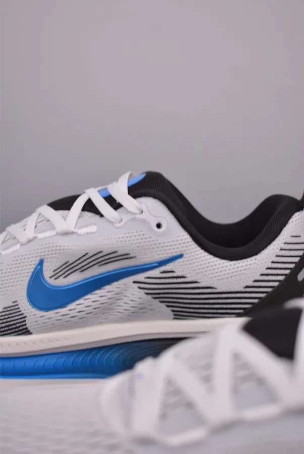 Nike Air Zoom Vomero 18 Premium Running Shoes