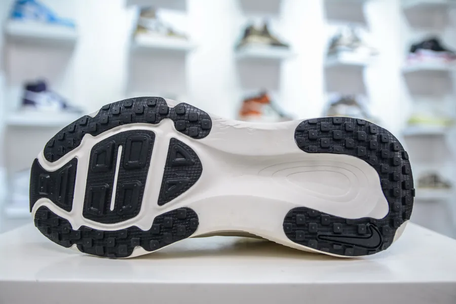 Nike Air Zoom Vomero 18X Premium Running Shoes with Advanced Technology