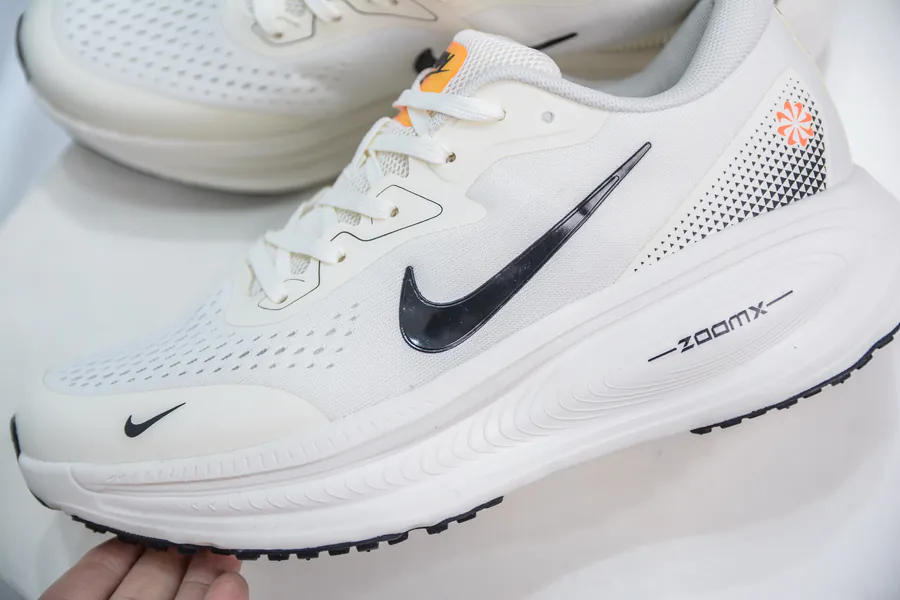 Nike Air Zoom Vomero 18X Premium Running Shoes with Advanced Technology
