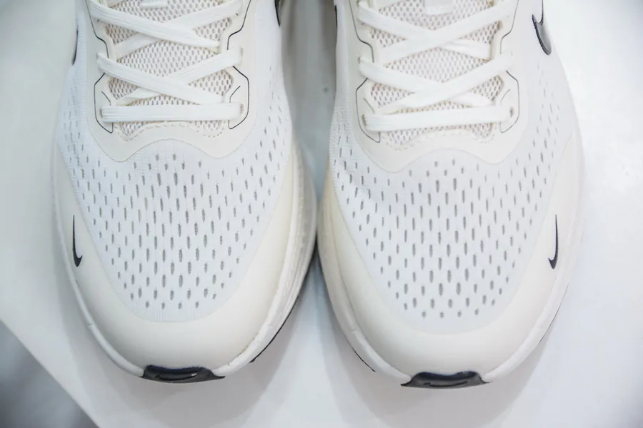 Nike Air Zoom Vomero 18X Premium Running Shoes with Advanced Technology