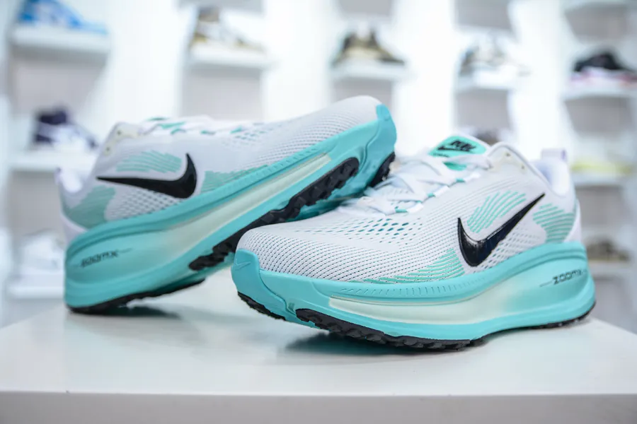 Nike Air Zoom Vomero 18 Comfortable and Lightweight Running Shoes