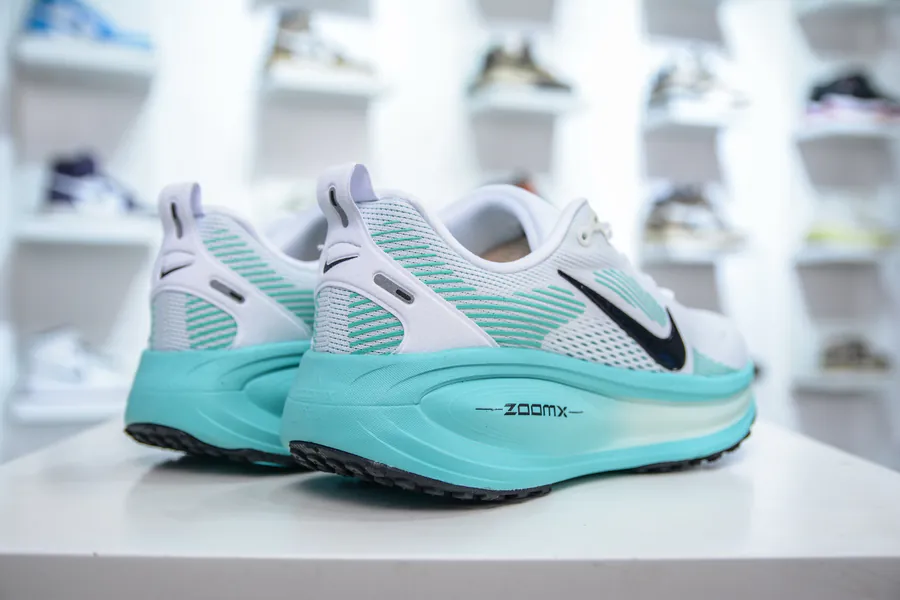 Nike Air Zoom Vomero 18 Comfortable and Lightweight Running Shoes