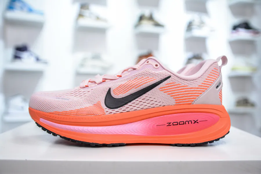 Nike Air Zoom Vomero 18 Comfortable Cushioning and Anti Slip Running Shoes