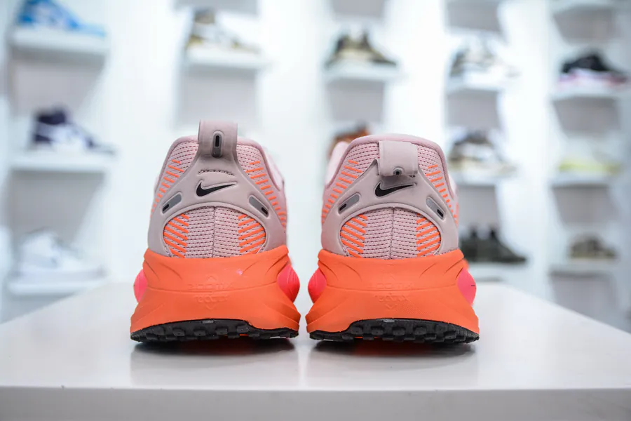 Nike Air Zoom Vomero 18 Comfortable Cushioning and Anti Slip Running Shoes