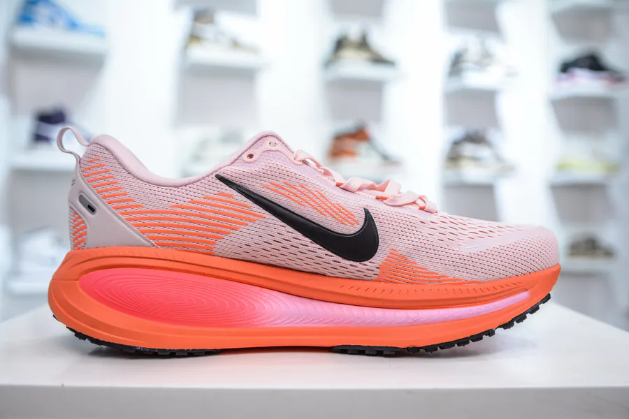 Nike Air Zoom Vomero 18 Comfortable Cushioning and Anti Slip Running Shoes