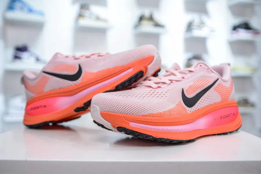 Nike Air Zoom Vomero 18 Comfortable Cushioning and Anti Slip Running Shoes