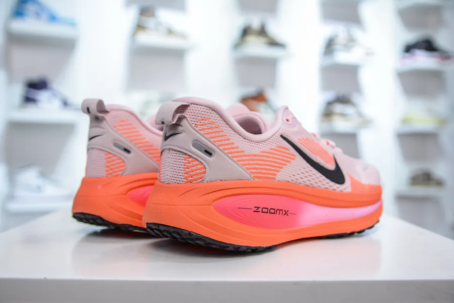 Nike Air Zoom Vomero 18 Comfortable Cushioning and Anti Slip Running Shoes