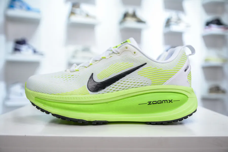 Nike Air Zoom Vomero 18 Comfortable Shock Absorption and Anti Slip Running Shoes