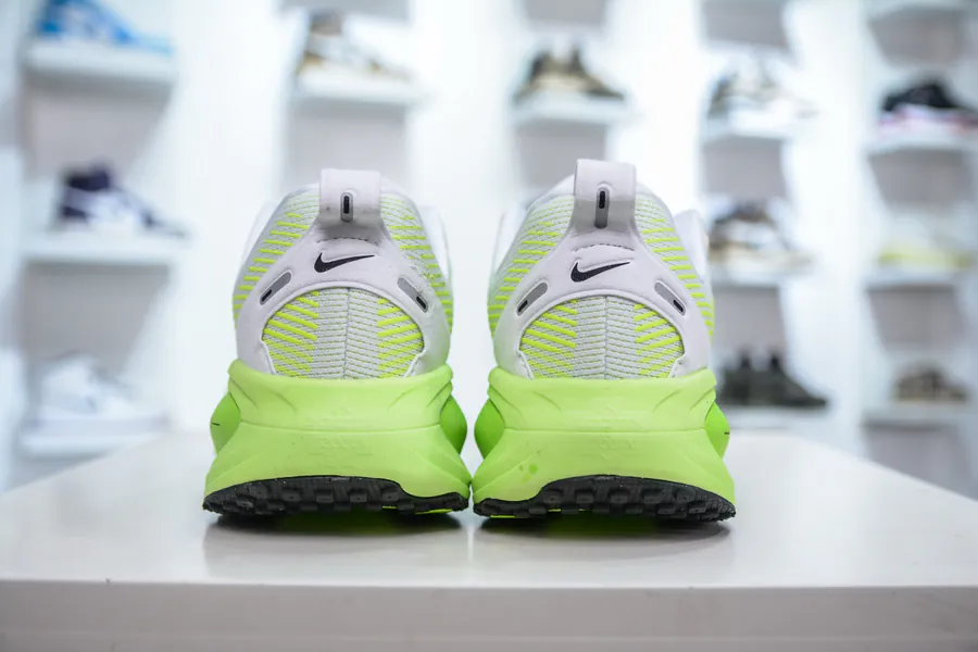 Nike Air Zoom Vomero 18 Comfortable Shock Absorption and Anti Slip Running Shoes