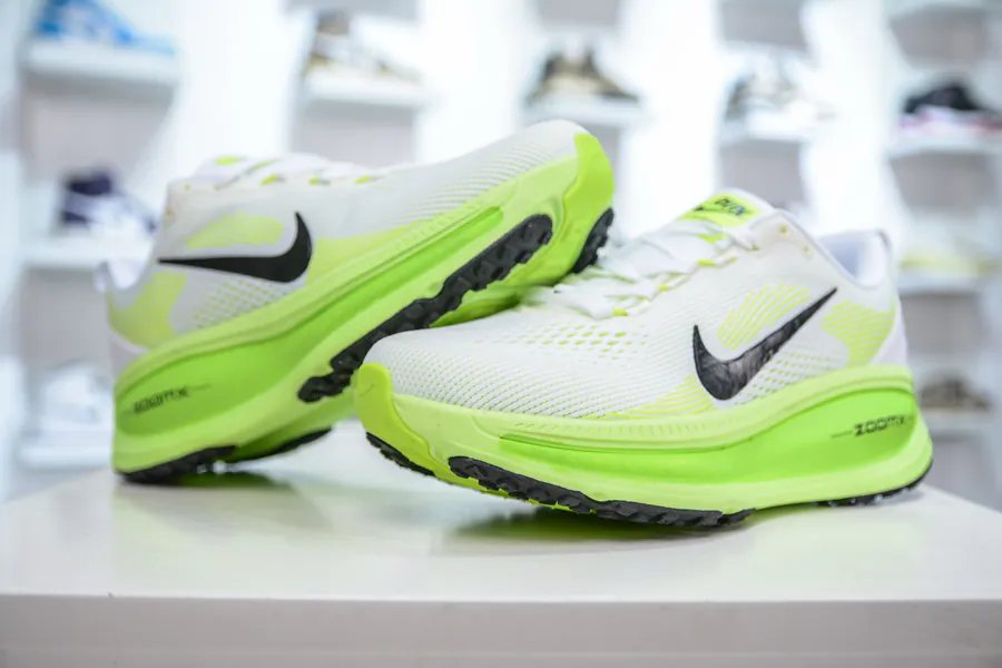 Nike Air Zoom Vomero 18 Comfortable Shock Absorption and Anti Slip Running Shoes