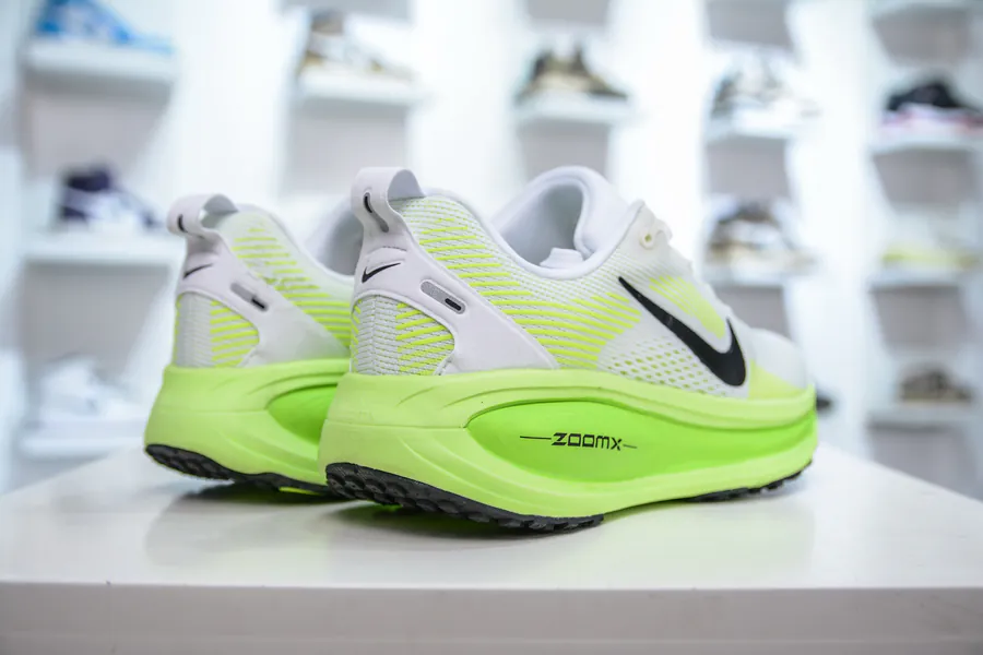 Nike Air Zoom Vomero 18 Comfortable Shock Absorption and Anti Slip Running Shoes