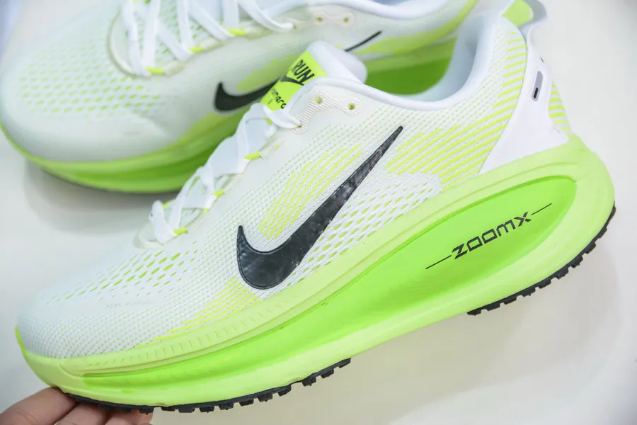 Nike Air Zoom Vomero 18 Comfortable Shock Absorption and Anti Slip Running Shoes