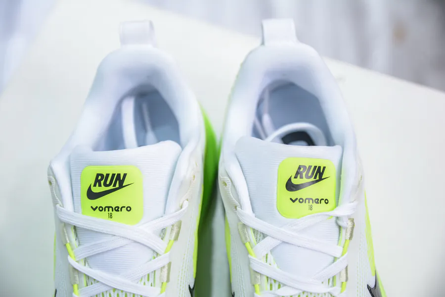 Nike Air Zoom Vomero 18 Comfortable Shock Absorption and Anti Slip Running Shoes