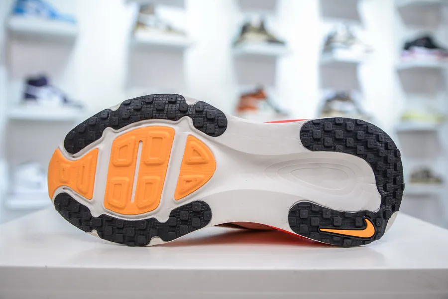 Nike Air Zoom Vomero 18 Comfortable Cushioning and Anti Slip Running Shoes