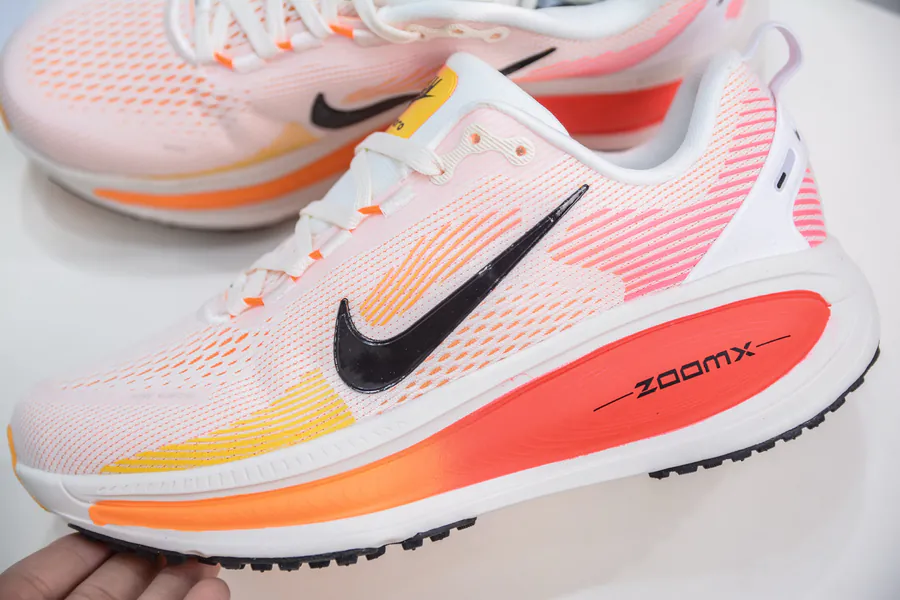Nike Air Zoom Vomero 18 Comfortable Cushioning and Anti Slip Running Shoes