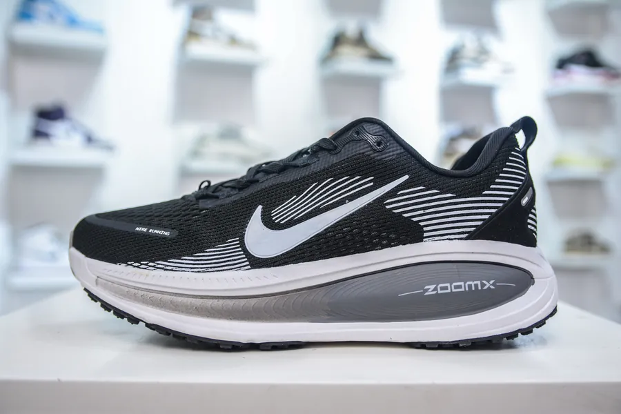 Nike Air Zoom Vomero 18 Comfortable Shock Absorption and Anti Slip Running Shoes