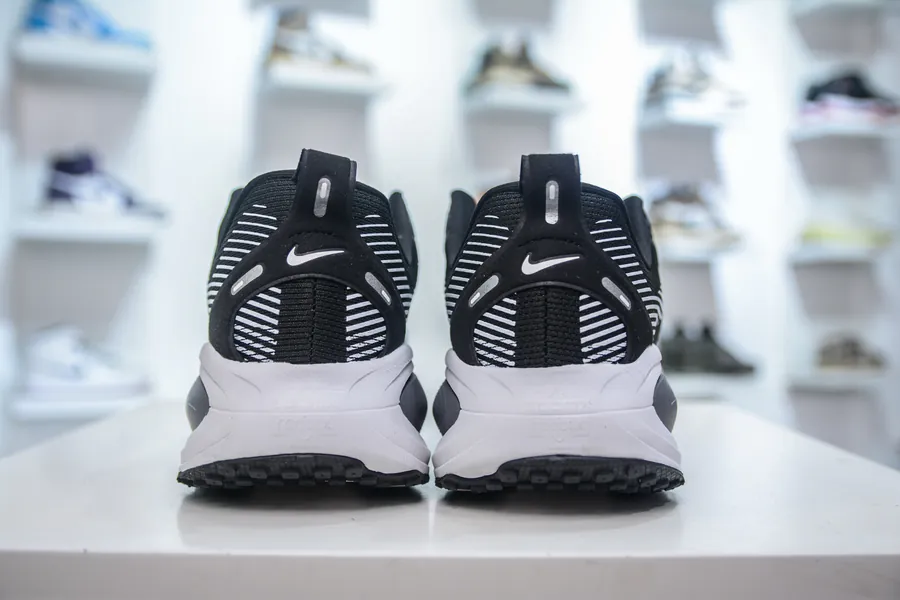 Nike Air Zoom Vomero 18 Comfortable Shock Absorption and Anti Slip Running Shoes