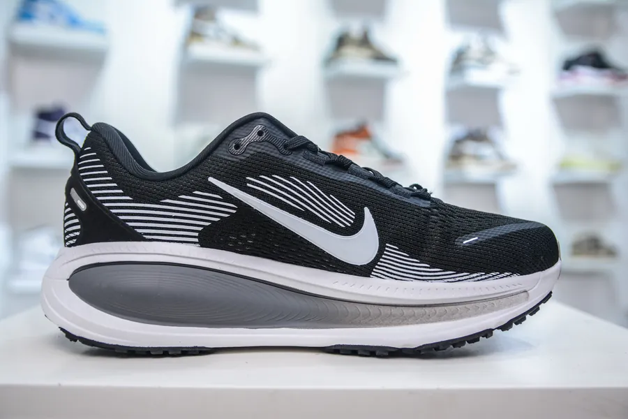 Nike Air Zoom Vomero 18 Comfortable Shock Absorption and Anti Slip Running Shoes