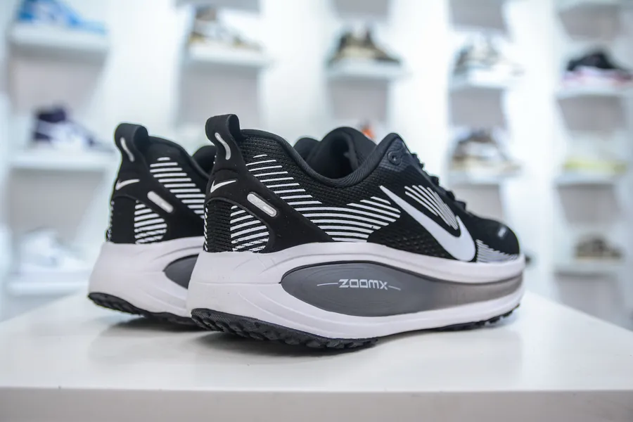 Nike Air Zoom Vomero 18 Comfortable Shock Absorption and Anti Slip Running Shoes