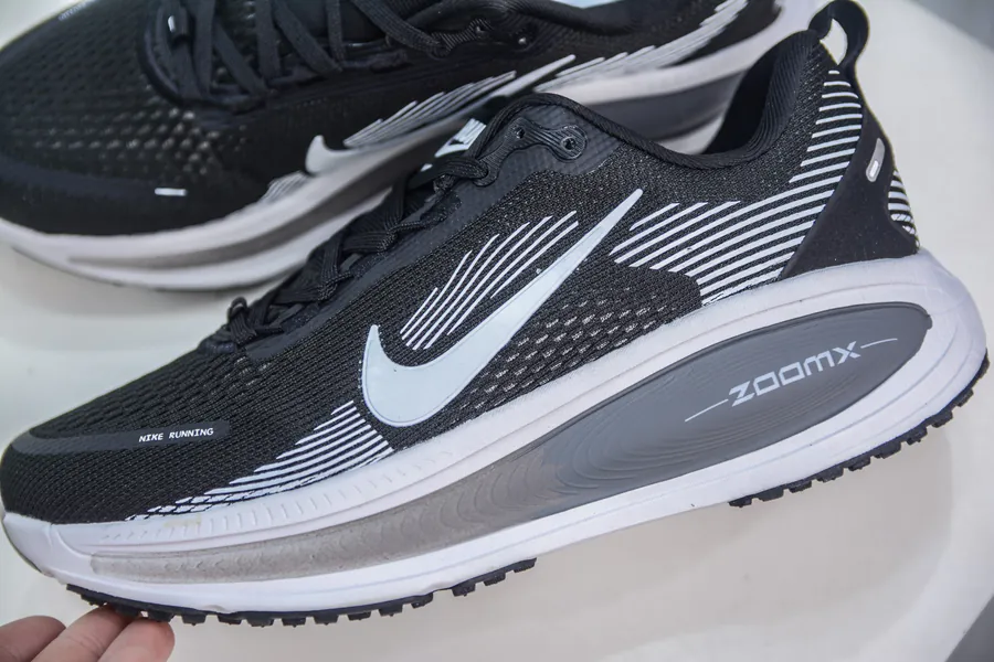 Nike Air Zoom Vomero 18 Comfortable Shock Absorption and Anti Slip Running Shoes