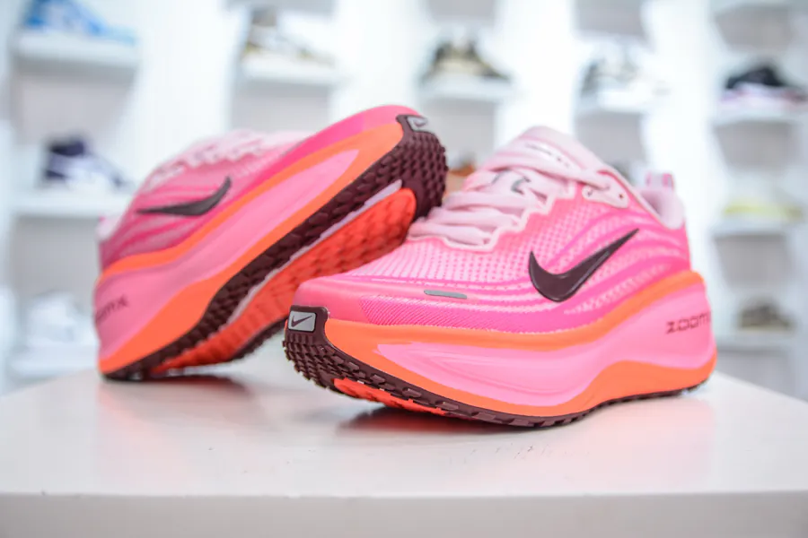 Nike Air Zoom Vomero PLUS Premium Running Shoes