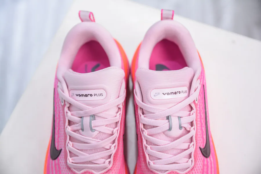 Nike Air Zoom Vomero PLUS Premium Running Shoes