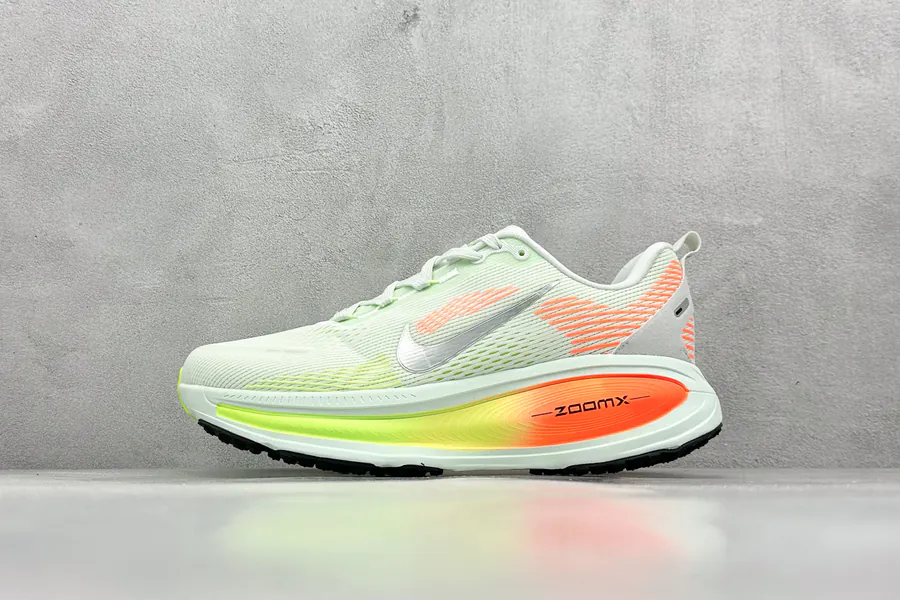Nike Air Zoom Vomero 18 Premium Running Shoe