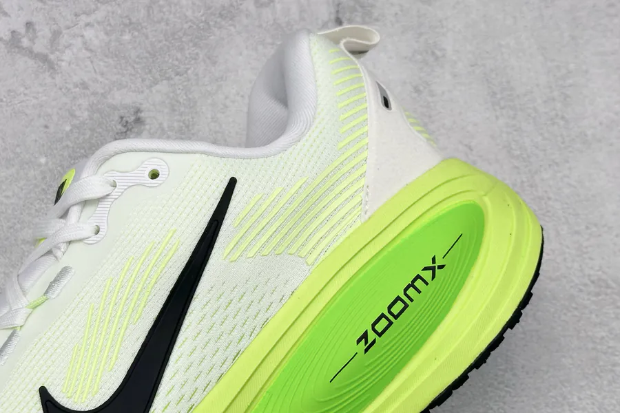 Nike Air Zoom Vomero 18 Comfortable Shock Absorption and Anti Slip Running Shoes