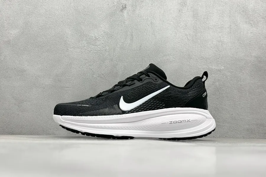 Nike NK Zoom VOMERO 18 Lightweight Running Shoes