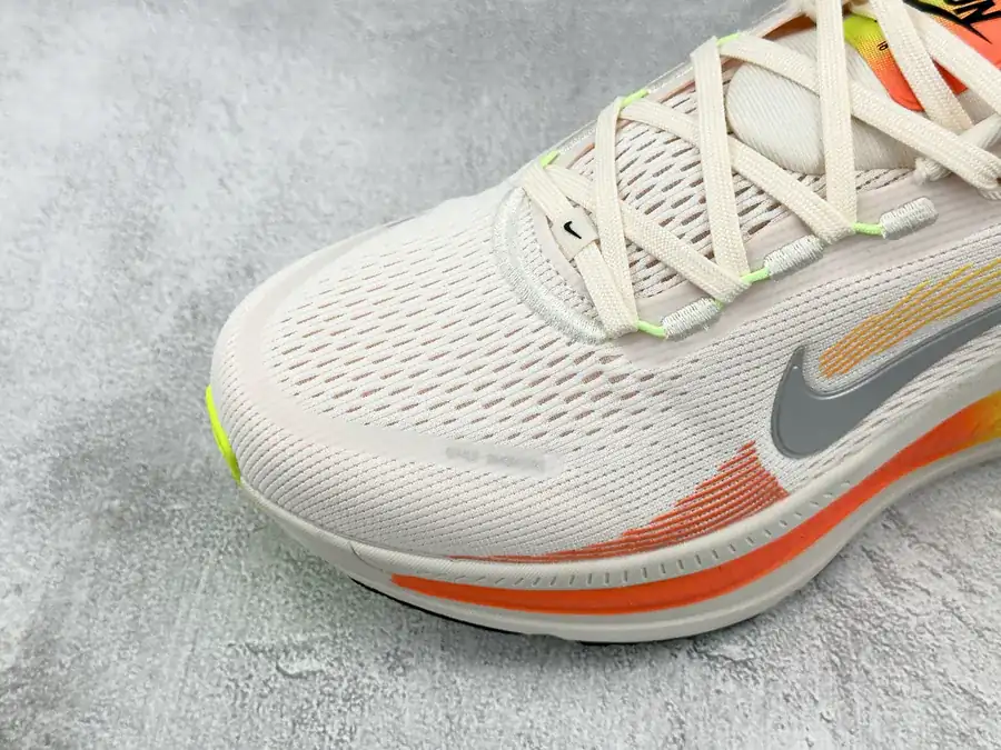 Nike Vomero 18 White and Orange