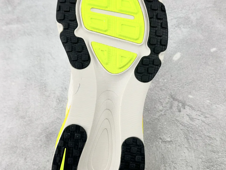 Nike Vomero 18 White and Orange