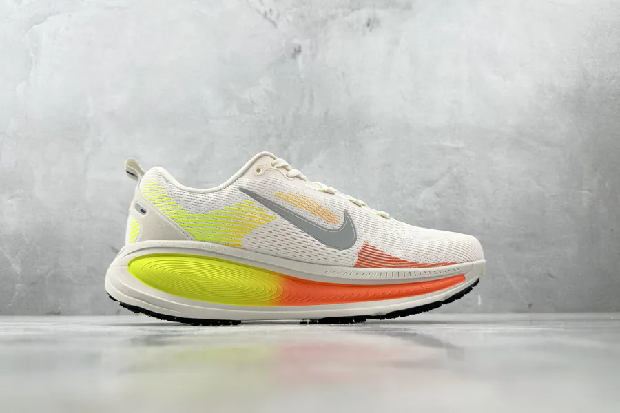 Nike Vomero 18 White and Orange