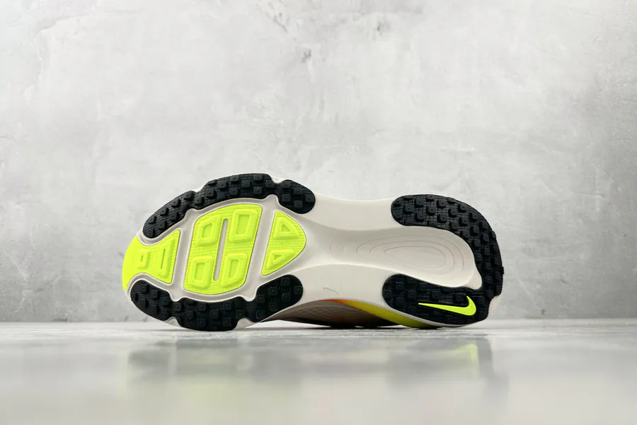 Nike Vomero 18 White and Orange
