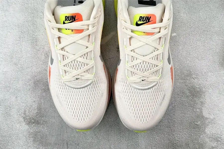 Nike Vomero 18 White and Orange