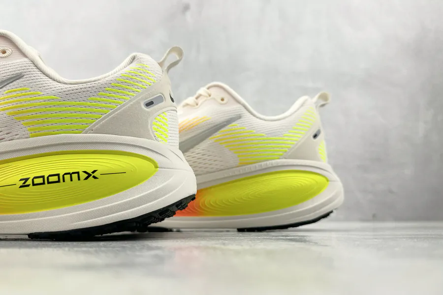 Nike Vomero 18 White and Orange