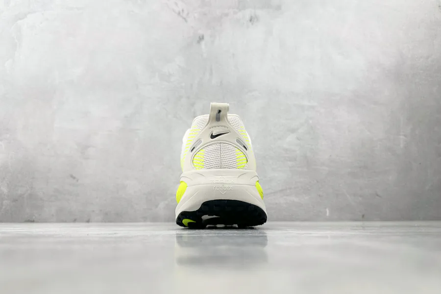 Nike Vomero 18 White and Orange