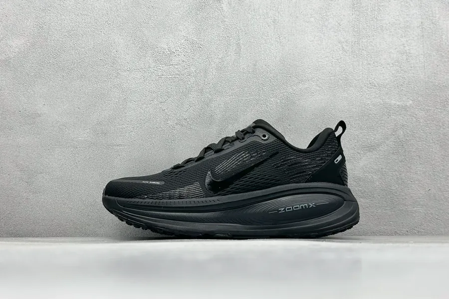 Nike NK Zoom VOMERO 18 Lightweight Running Shoes