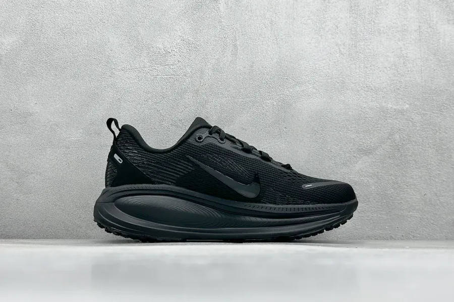 Nike NK Zoom VOMERO 18 Lightweight Running Shoes