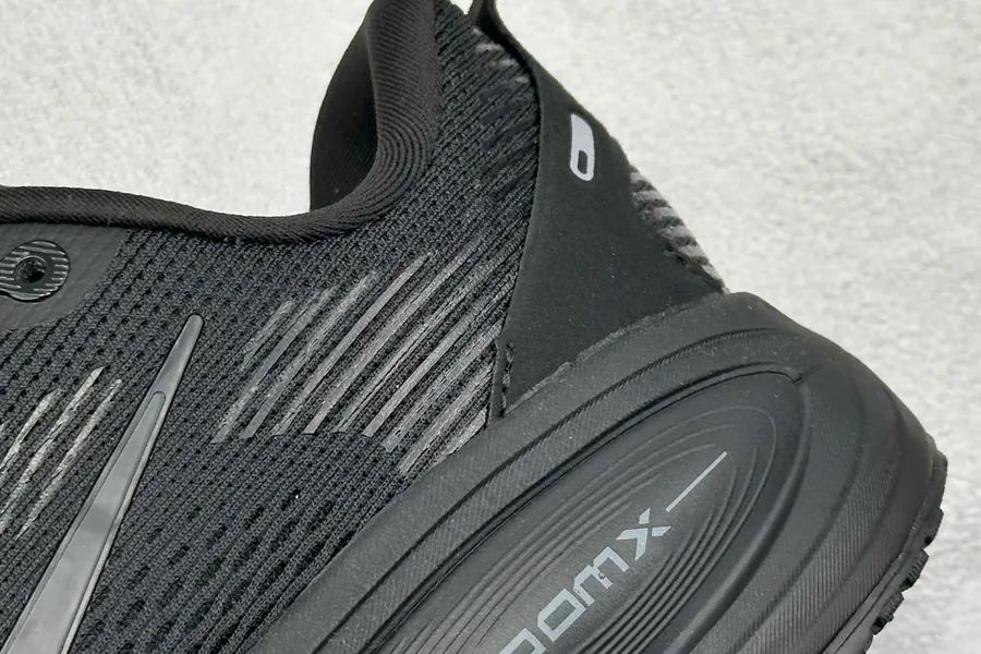 Nike NK Zoom VOMERO 18 Lightweight Running Shoes