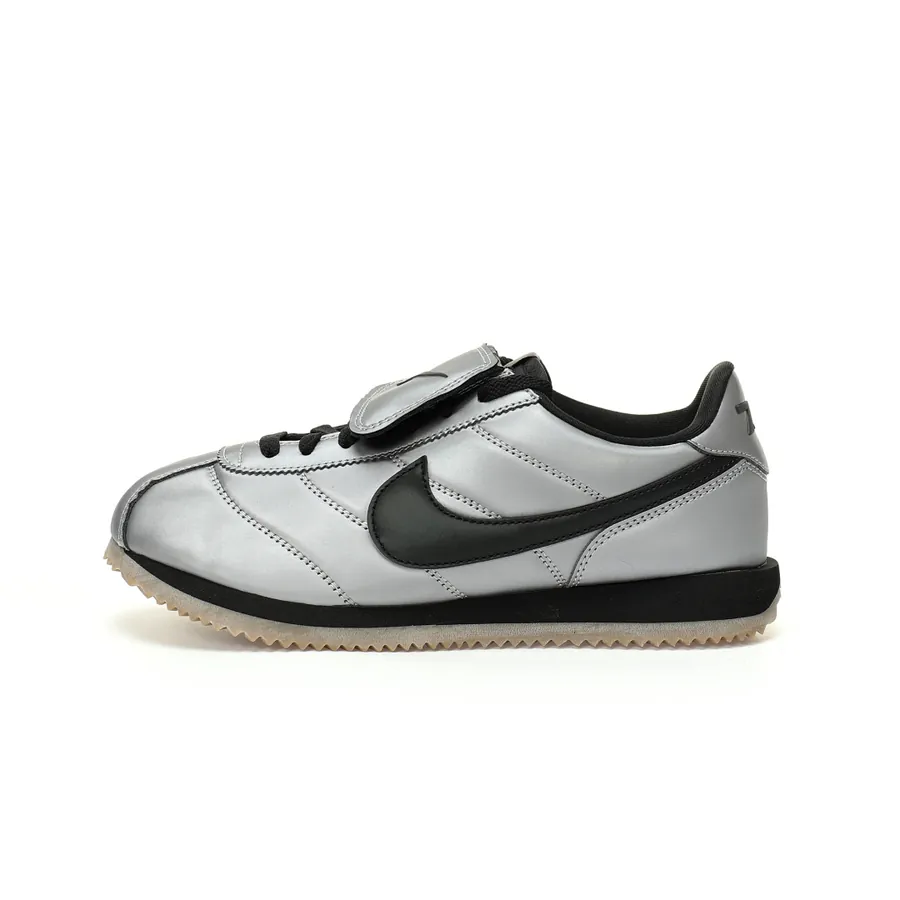 Wmns Cortez Low SE Vintage Style Running Shoe