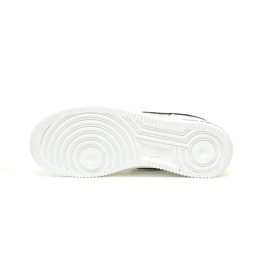 AF1 07 Low Classic Low Sneaker in Grained Calfskin