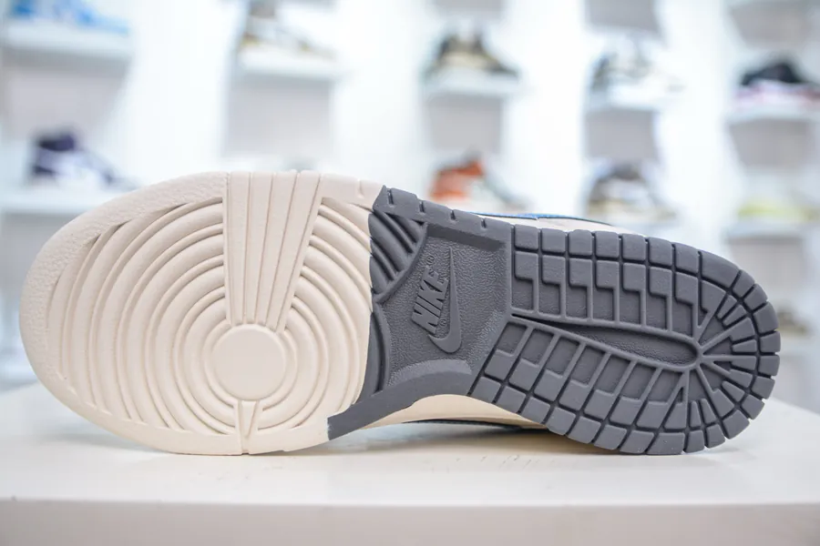 SB Dunk Low x Louis Vuitton Collaboration White Blue