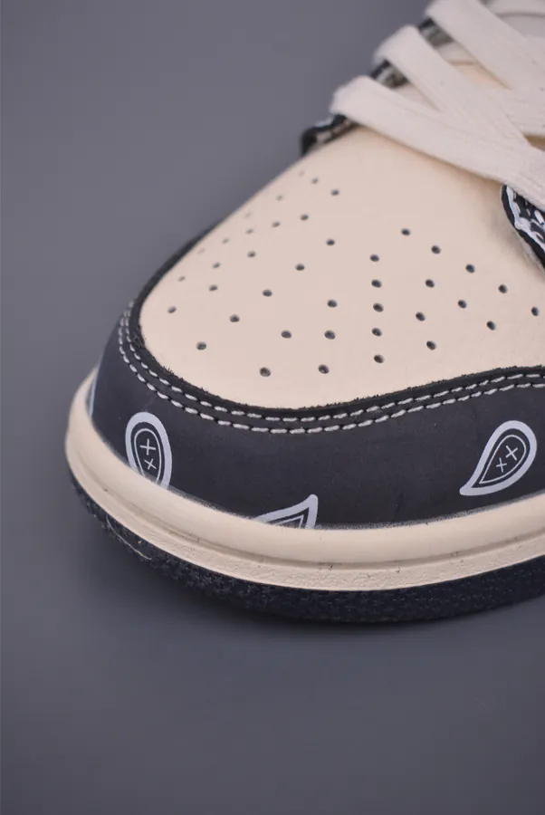 Nike SB Dunk Low Koko Collaboration