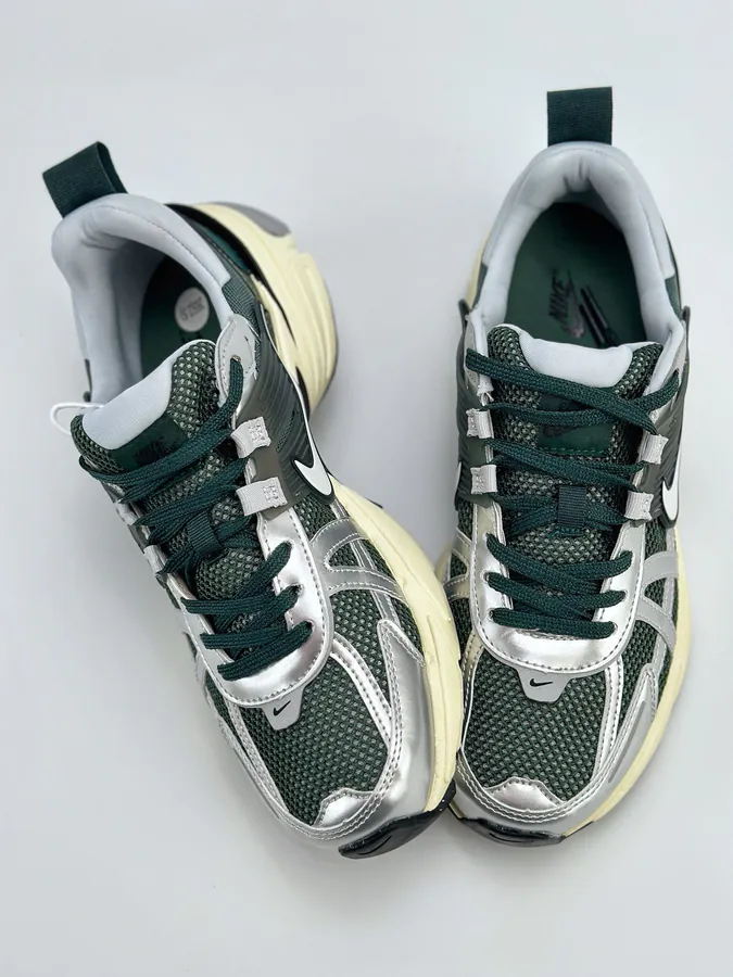 NIKE V2K Runtekk Retro Low Sneaker