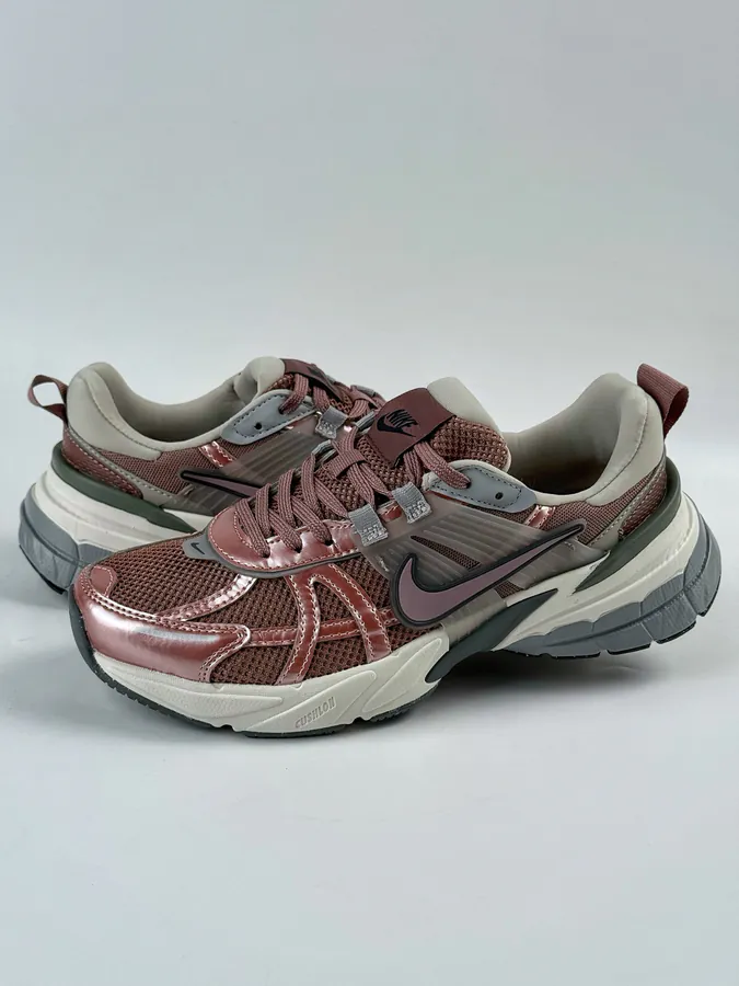 NIKE V2K Runtekk Retro Low Top Running Shoes